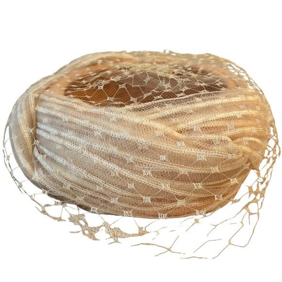 Vintage Beige Pillbox Fascinator Wedding Event Hat Lace Ribbon Trim 50's - 60's - Picture 2 of 6